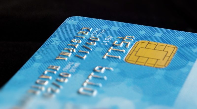 Ako použiť kreditku, keď peňazí je nedostatok?